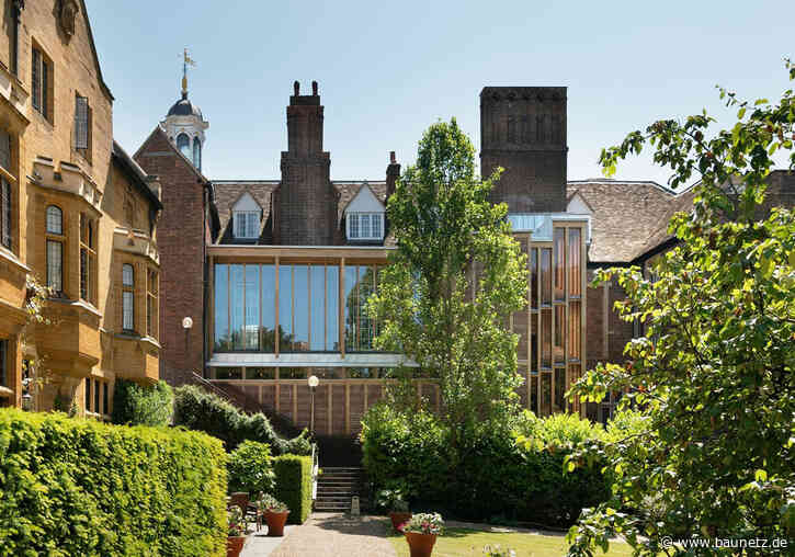 Architektur in der Flasche
 - Universitätsgebäude in Cambridge von Witherford Watson Mann