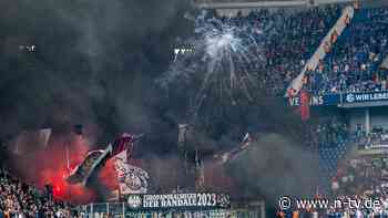 Als Schalke noch Erstligist war: Polizei sucht mit Riesenfahndung nach Fußball-Randalierern