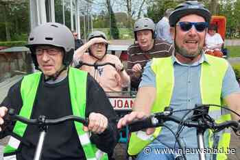 Bewoners Hof ter Waarbeek kunnen dankzij duofiets opnieuw uitstapjes maken: “Ook de mindermobiele bewoners kunnen mee”