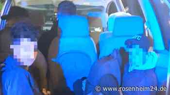 Zwei Personen im Kofferraum – Polizei fasst mutmaßlichen Schleuser in Aschau im Chiemgau