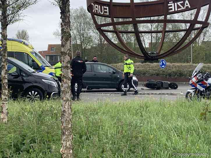 Ongeval tussen bromscooter en auto bij ‘De Wereldbol’