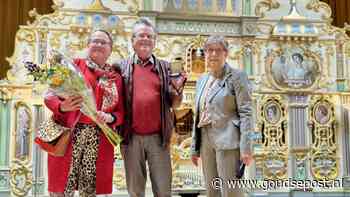 Erepenning voor Adrie Vergeer van de landelijke Kring van Draaiorgelvrienden