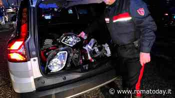 Specializzato nei fari delle Smart: ladro trovato con il bagagliaio pieno di refurtiva