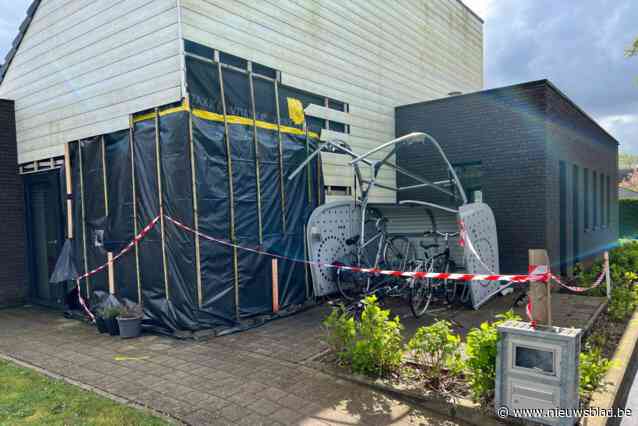 Dagwerking centrum voor mensen met verstandelijke beperking niet verstoord nadat auto in gevel reed: “Bewoners sloegen zelfs al praatje met bestuurder”