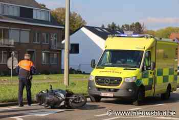 Auto en motor botsen op Boslaan in Lanklaar: één gewonde
