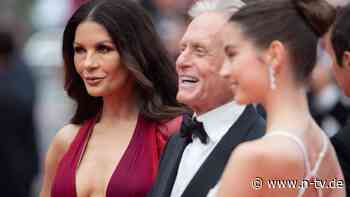 Jahrzehnte im Kleiderschrank?: Tochter trägt Slip-Dress von Catherine Zeta-Jones auf