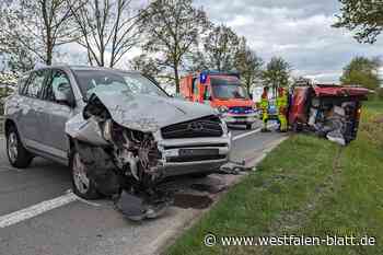 B252 nach Unfall bei Brakel gesperrt: zwei Verletzte