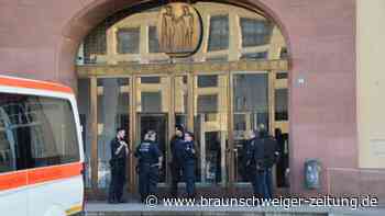 Mit Machete in der Bibliothek - Mann von Polizei erschossen