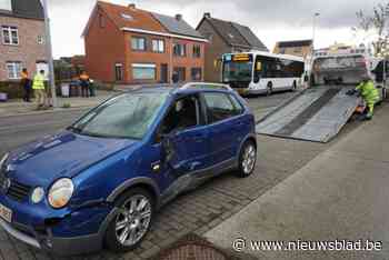 Lijnbus en auto botsen in Turnhout