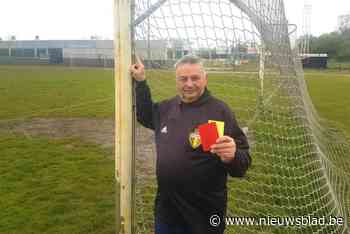 Scheidsrechter Arseen (79) is na 45 jaar uitgefloten: “Ik heb nog wedstrijden geleid van de opa’s van sommige spelertjes”