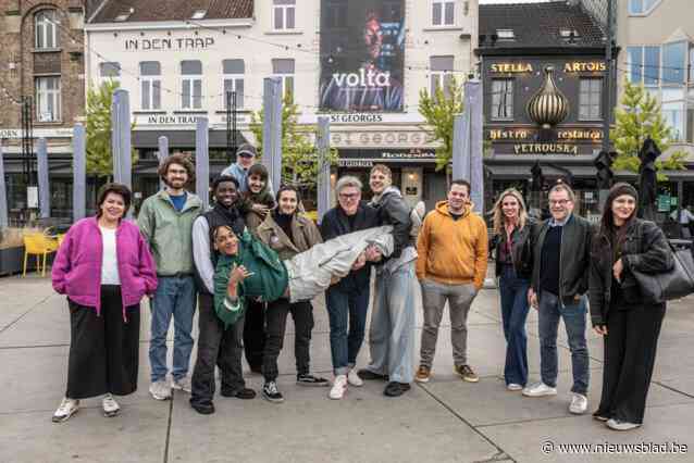 Christophe van The Voice en Marcel Vanthilt spelen op Stationsplein tijdens Volta op 1 mei