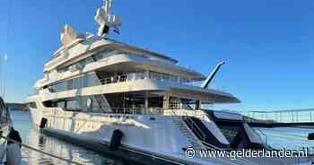 Zwembad mét waterval: dit is het superjacht van pro-Russische oligarch dat hier onder de hamer gaat