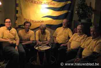 Vendelgroep De Stokkeslagers werkt aan docufilm voor dertigste verjaardag en lost al wat teasers