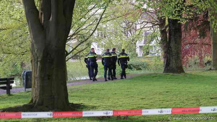 Vrouw valt boa aan met mes, politie tasert haar en lost waarschuwingsschot