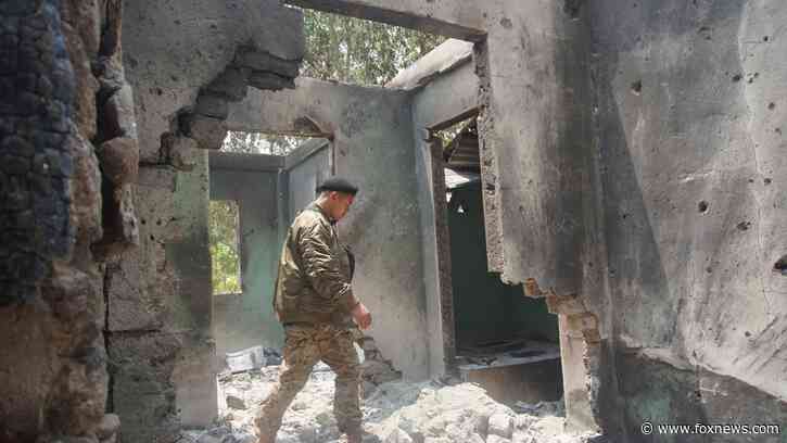 Ethnic Karen guerrilla fighters withdraw from Burmese border town army lost 2 weeks ago