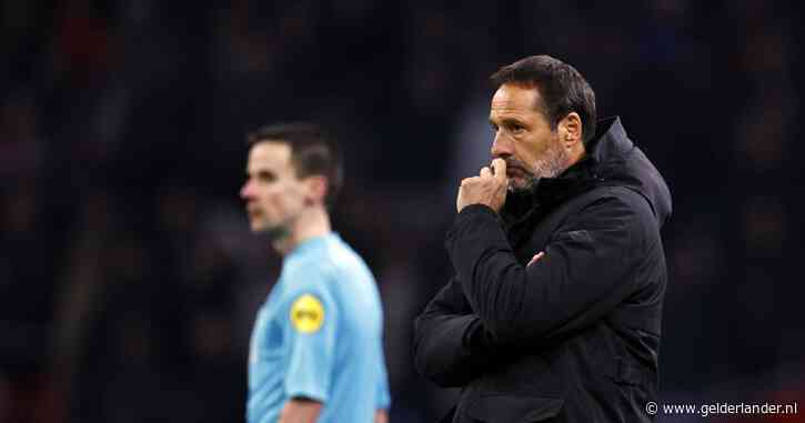 Ajax-trainer John van 't Schip had rode kaart Steven Bergwijn ‘absoluut niet verwacht’: ‘Het hield niet over vandaag’