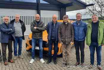 Oud-leraars Automechanica racen over testbaan van oud-leerling