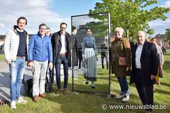 Kunstspiegels rond Emile Claus sieren Sint-Eloois-Plein: “Passanten warm maken voor Belevingsexpo”