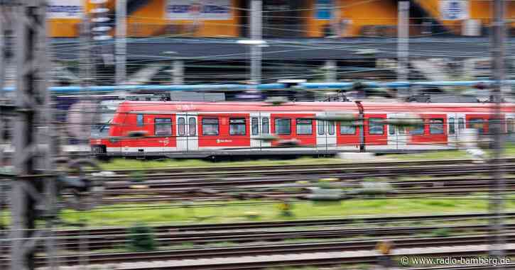 Betrunkener fährt auf S-Bahn-Kupplung mit