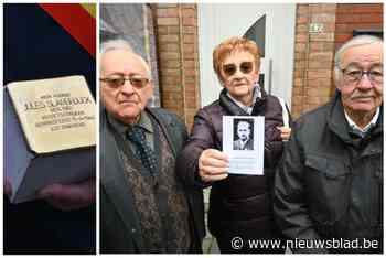 Drie nieuwe struikelstenen herdenken gedeporteerde verzetshelden: “Eerste keer dat onze vader zo herdacht wordt, heel emotioneel”