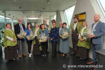 Klein-Brabantse delegatie overhandigt eerste witte asperge aan gouverneur