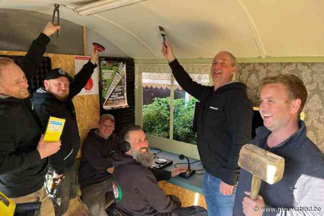 “We zenden tien dagen live uit vanuit pipowagen op Kerkplein”: dorp viert 30 jaar Schoonbroekkermis met tijdelijke radiozender
