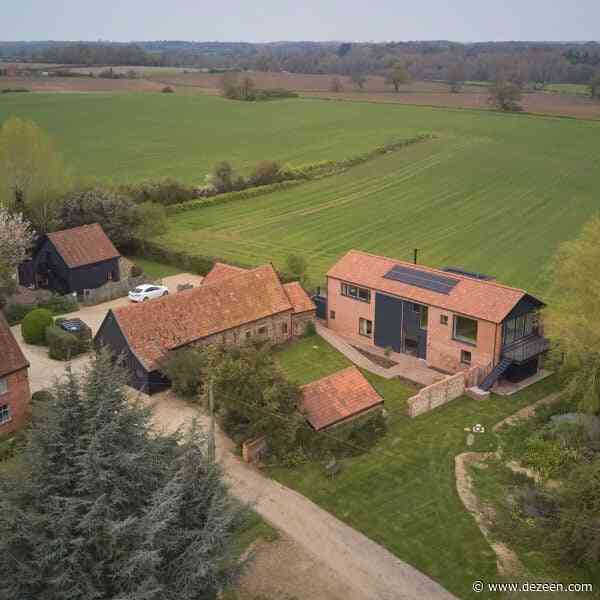 Mole Architects creates barn-like holiday home within Suffolk farmyard