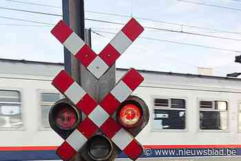 Politie controleert aan overwegen: 19 personen naar de rechtbank