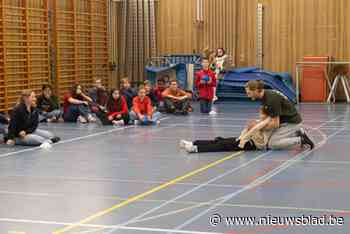 Bijna duizend leerlingen krijgen lessen EHBO: “Wie al oud genoeg is om te gaan babysitten, leert ook kinderen te reanimeren”