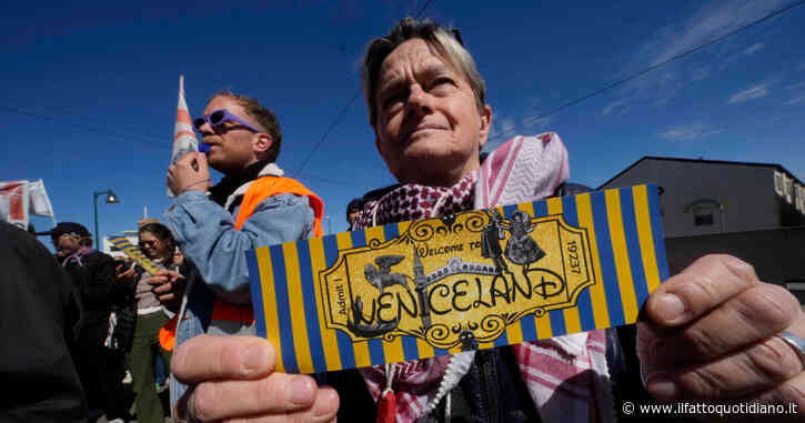 Venezia, ottocento manifestanti contro il ticket d’accesso alla città: “È come il Grande Fratello. Pronti il ricorso al Tar e l’esposto in Procura”