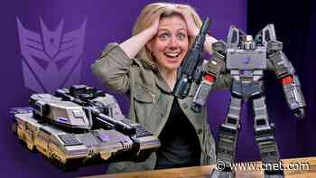 Robosen's Megatron Transformer Is Too Much Fun for an Evil Robot video     - CNET