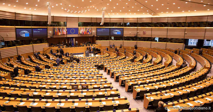 Il Parlamento Ue chiede di “contrastare le ingerenze russe”: Fdi, Lega e M5s si astengono
