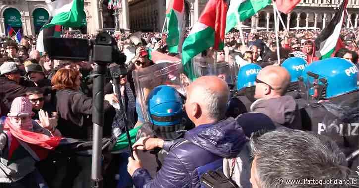 25 aprile a Milano, manifestanti pro Palestina sfondano la barriera di transenne in piazza Duomo: scontri con la polizia