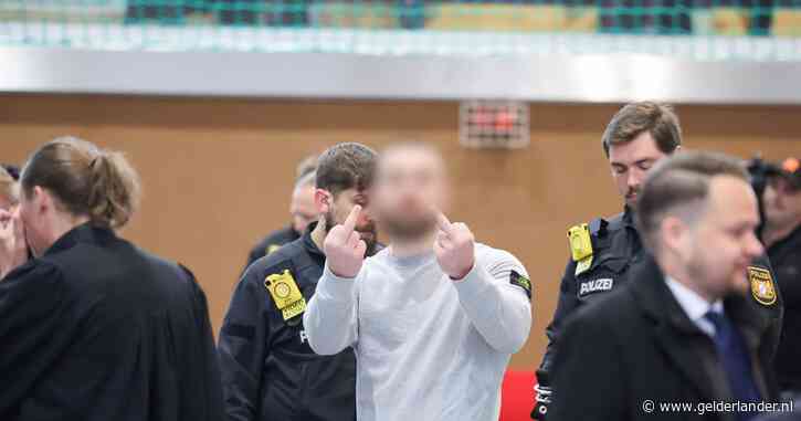 Middelvingers en huilende moeders: dit was de eerste dag van megaproces tegen ‘Utrechtse’ plofkraakbende