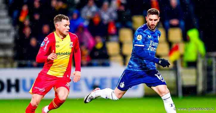 LIVE eredivisie | PSV kampioen bij misstap Feyenoord in Deventer, Giménez haakt vlak voor aftrap af