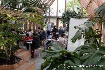 In deze Hasseltse school krijgen leerlingen les in een serreklas