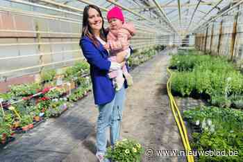 Serrewinkel zet 1.000ste klant in de bloemen