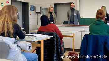 Daniela Ludwig wirbt für IT-Berufe in der Städtischen Mädchen-Realschule