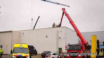 112-nieuws: man gewond bij bedrijfsongeval • afgevallen lading, oprit dicht