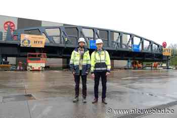 Zeventig jaar oude Budabrug hersteld na aanvaring: “Een huzarenstuk, ze was zo goed als perte totale”