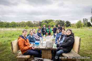 Natuurpunt en RC Pastel nemen nieuwe picknickbank in natuurgebied Kauwendaal in gebruik: “Vormt grote meerwaarde”
