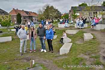 3.000 vierkante meter asfalt wordt groene speelplaats: “We maakten zelfs puintuintjes met uitgebroken asfalt”