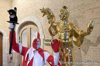 Gouden nar voor het eerst van dichtbij te bewonderen: “Straks staat hij terug op de Lakenhallen”