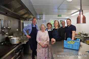 Nostalgisch kookboekje rond Erfgoeddag met hutsepot, peterseliesoep, kat en konijn