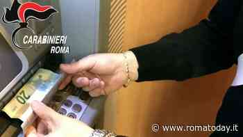 Prelevano denaro con i bancomat appena rubati, negli slip di una ladra nascosti 425 euro