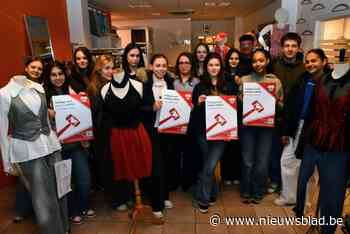 Sivi-leerlingen veilen zelfgemaakte outfits in tweedehandsboetiek Harterobe: “Te weinig mensen kennen dit prachtig project”