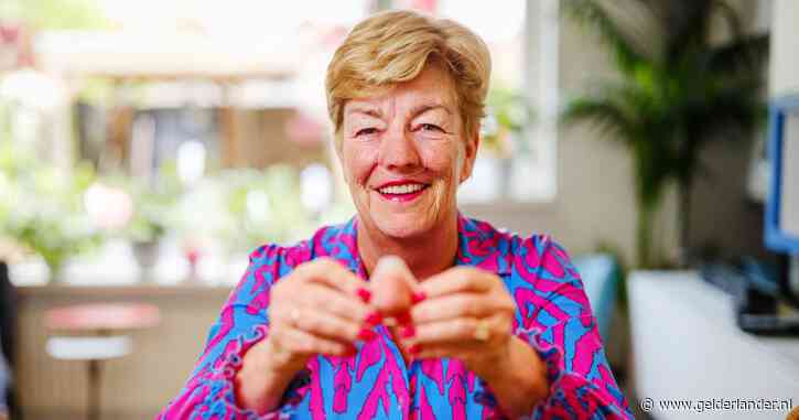 Esther kreeg net als Dieuwertje Blok een nieuwe neus: ‘Het heeft weken geduurd voor ik het durfde aan te raken’