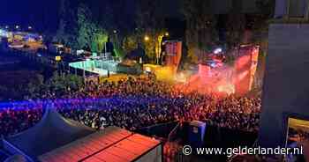 LIVE Koningsnacht in Arnhem | Matrixx Oranjefeest is vol • Franky Rizardo draait in eigen stad