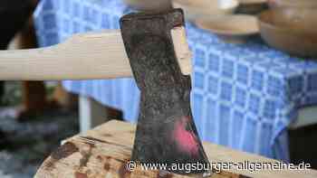 Mann läuft wirr mit Axt umher und flüchtet vor der Polizei