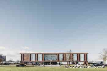School Building for Het Element / De Zwarte Hond